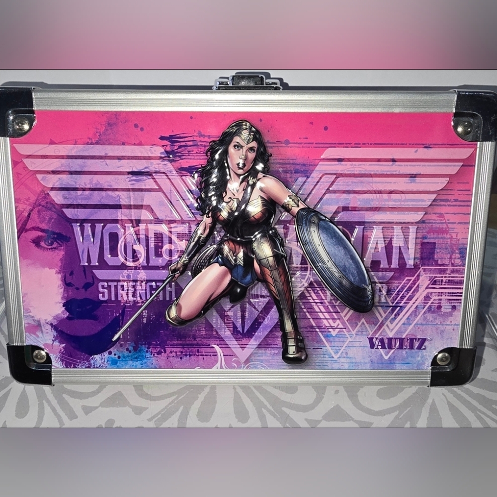 Wonder Woman Vaultz Storage Box – Comic Art Edition